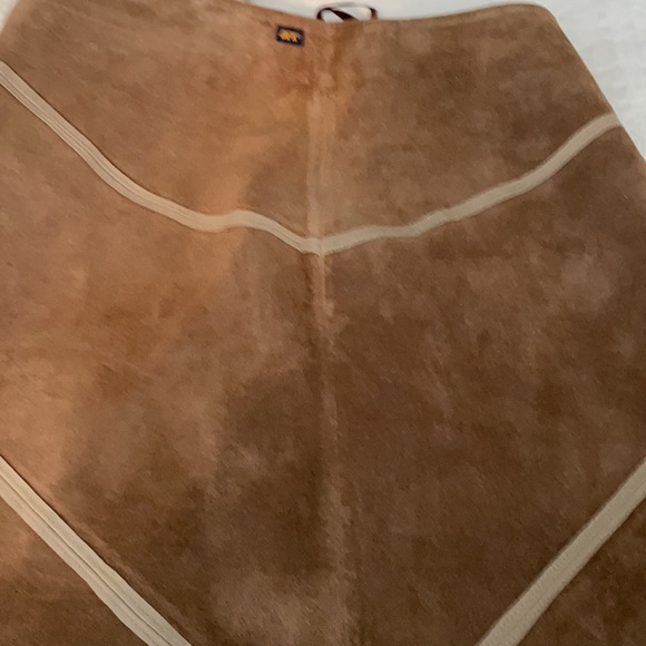 Ladies Dex suede skirt. - Picture 5 of 6
